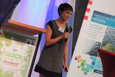 Glücksministerin Schöler lädt in Kassel zu einer Reise zum Glück ein - © HMUKLV