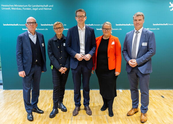 Begrüßung bei der Dialogveranstaltung, Gruppenfoto