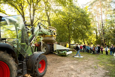 Die Kinder der Grundschule Guxhagen auf ihrem Wandertag zum Bauernhof © offenblende.de
