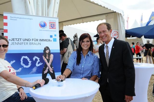 Jennifer Braun zu Besuch am Infostand