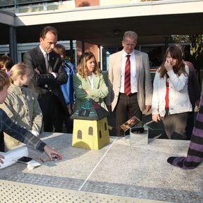 Schüler bauen kleine Solaranlagen