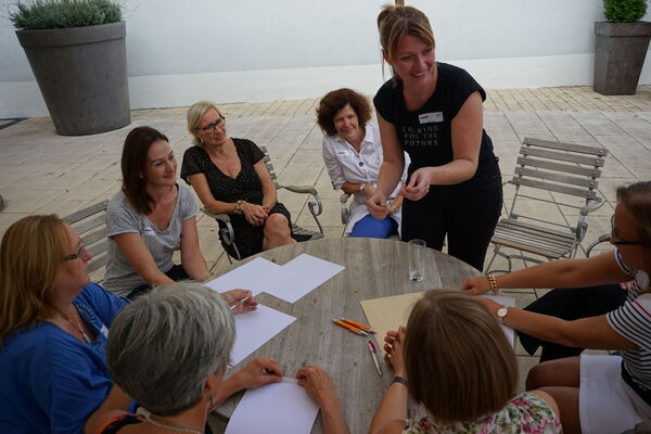 Social Business Women e.V., Gruppenfoto in einer Besprechung