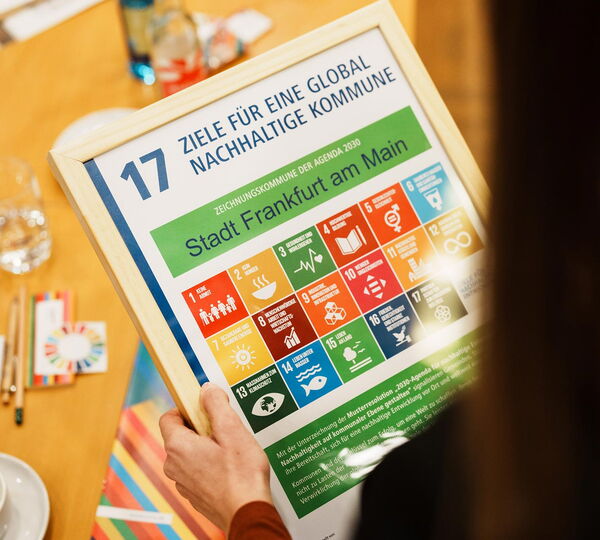 Urkunde der Stadt Frankfurt am Main als Zeichnungskommune der Agenda 2030
