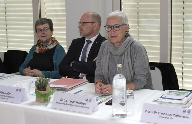 Teilnehmerinnen und Teilnehmer der 1. Sitzung des HBN im Plenum