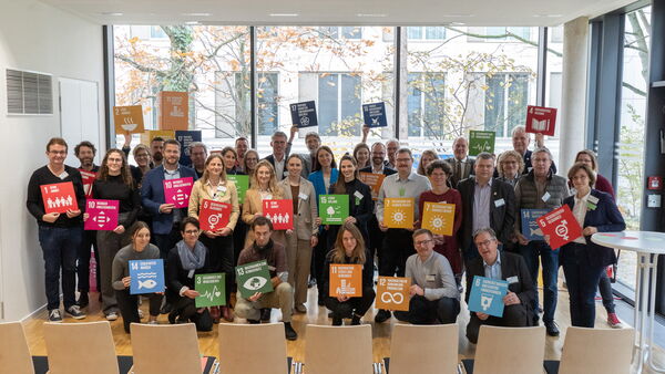 Abschluss des ersten Projekts Global Nachhaltige Kommune (GNK), Gruppenfoto