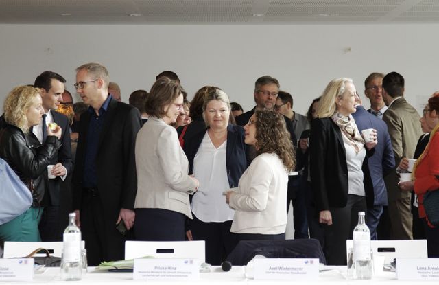 Ministerin Hinz, Renate Labonté und Simone Pflaum im Gespräch