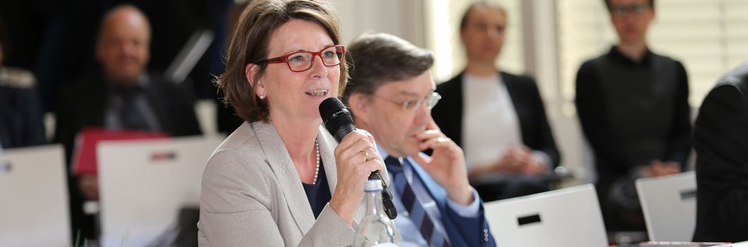 Ministerin Hinz im Plenum