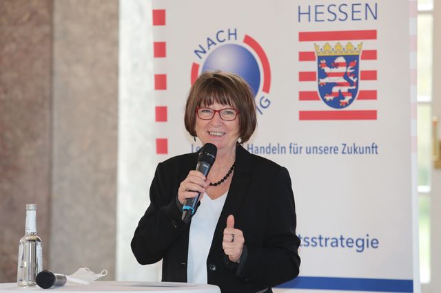 Hessisches Bündnis für Nachhaltigkeit, Hessische Umweltministerin Priska Hinz am Mikrofon