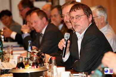 Die Mitglieder der Nachhaltigkeitskonferenz diskutieren