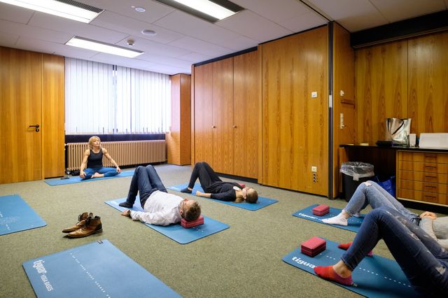 Yoga-Session während der Mittagspause