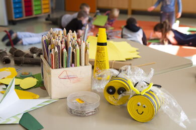 Schönes und Nützliches aus Abfall in der Grundschule Rüddingshausen © offenblende.de