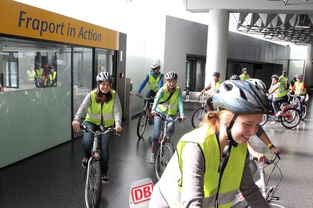 Radtour über das Flughafengelände