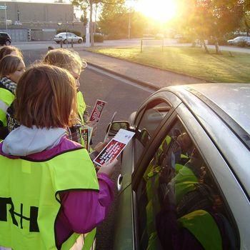 Schüler motivieren Autofahrer öfter mal auf den PKW zu verzichten