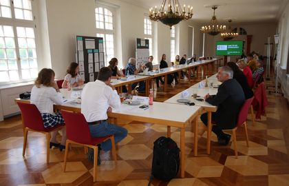 Der Runde Tisch Bildung für nachhaltige Entwicklung traf sich am 23. Mai im Schloss Biebrich in Wiesbaden.