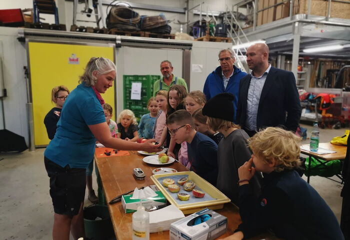 Staatsminister Ingmar Jung bei der Veranstaltungsreihe Kinderuni
