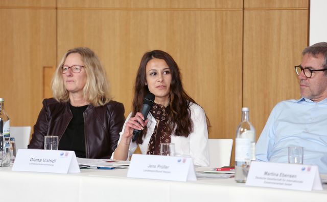 Teilnehmerinnen und Teilnehmer der 1. Sitzung des HBN im Plenum