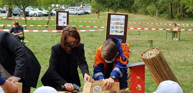 Ministerin Hinz bei der Wildbienenaktion in Wehrheim © Nachhaltigkeitsstrategie Hessen