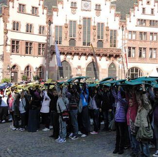 Aktion "Hessen ist bund" auf dem Frankfurter Römer 3