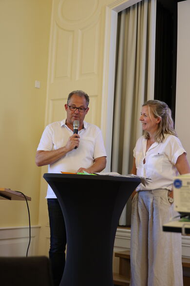 Patrick Kunkel und Elena Sondermann gaben zum Abschluss einen Ausblick auf die Fortführung der angestoßenen Diskussionen im FNE.