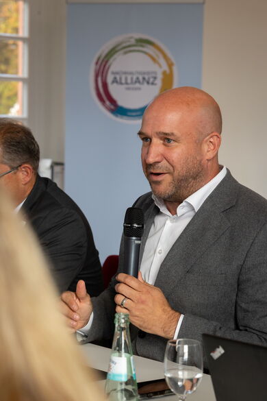 Hessischer Minister Ingmar Jung bei der FNE Sitzung