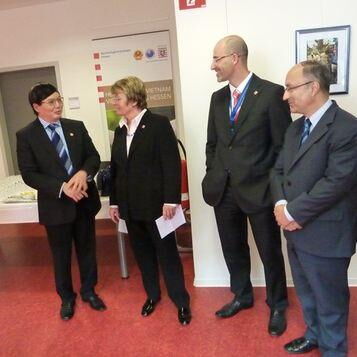 Menschengruppe im Gespräch