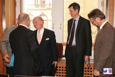 Im Gespräch nach der Sitzung