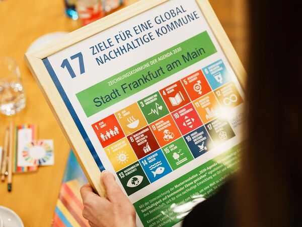 Urkunde der Stadt Frankfurt am Main als Zeichnungskommune der Agenda 2030