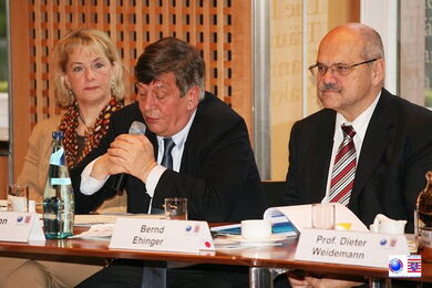 Die Mitglieder der Nachhaltigkeitskonferenz diskutieren