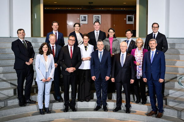 Konstituierende Sitzung des Rates für Nachhaltige Entwicklung (RNE) im Bundeskanzleramt. | Fotografin: Sandra Steins